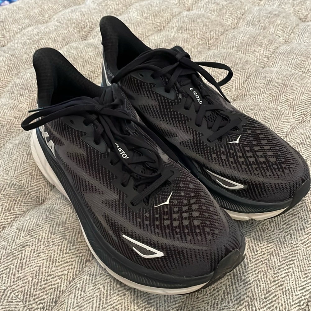 Hoka One One Clifton 9 size 10B